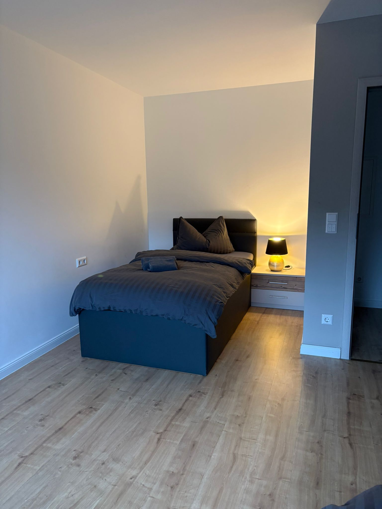 Schlafzimmer 1