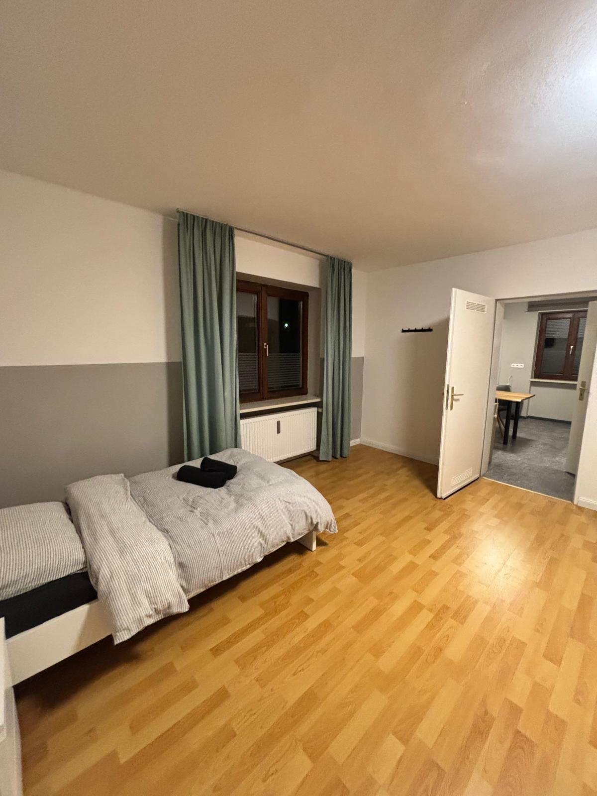 Schlafzimmer 1