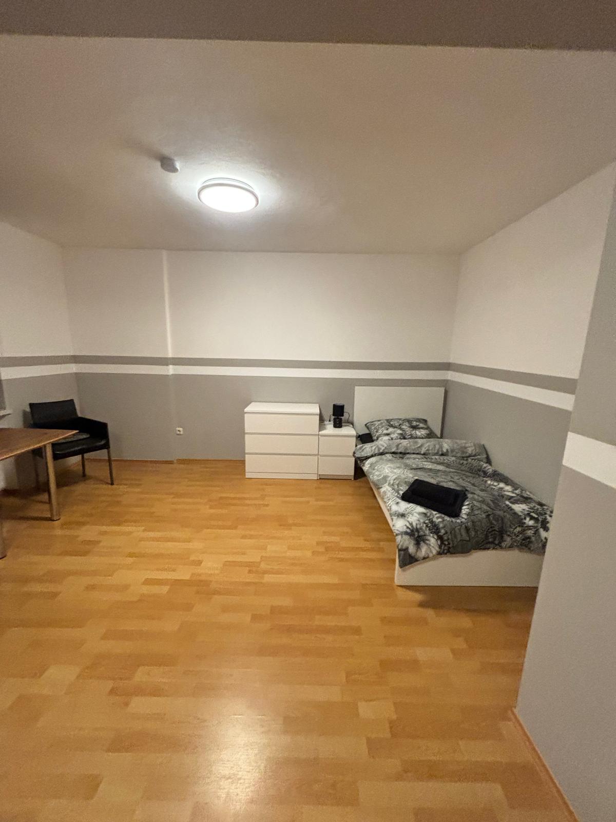 Schlafzimmer 1