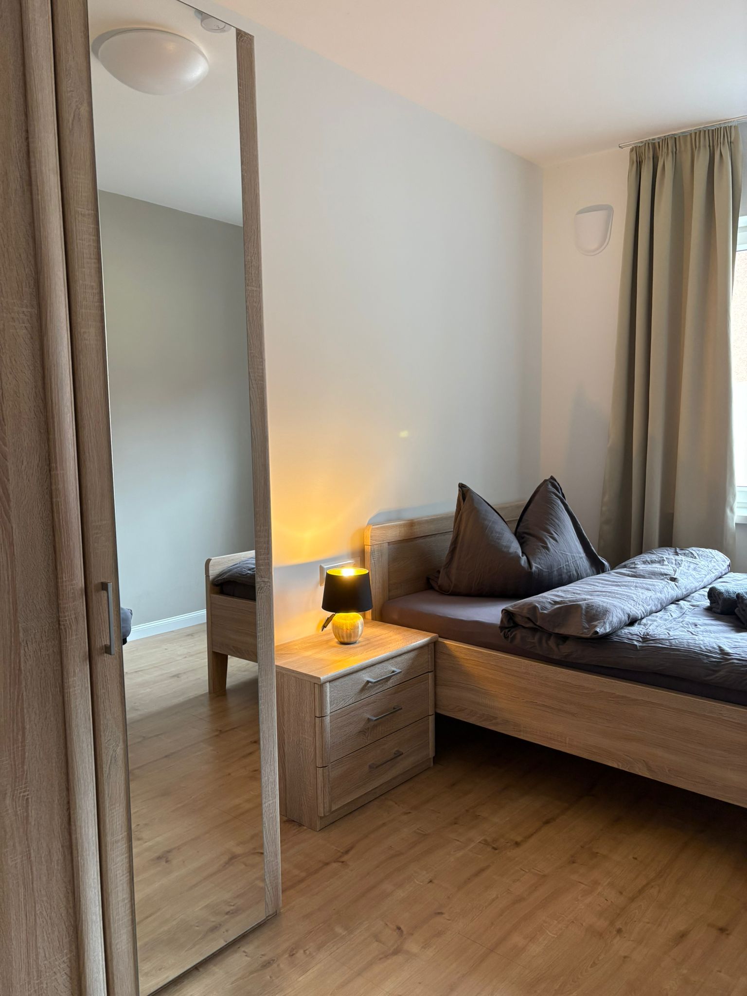 Schlafzimmer 1