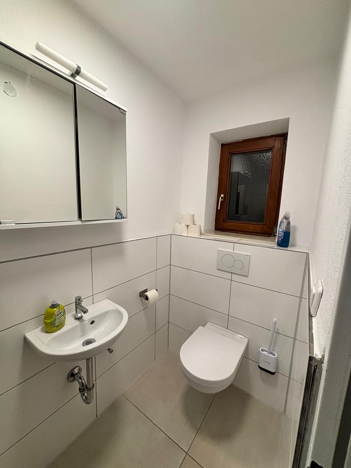 Zusätzliches WC im Flur